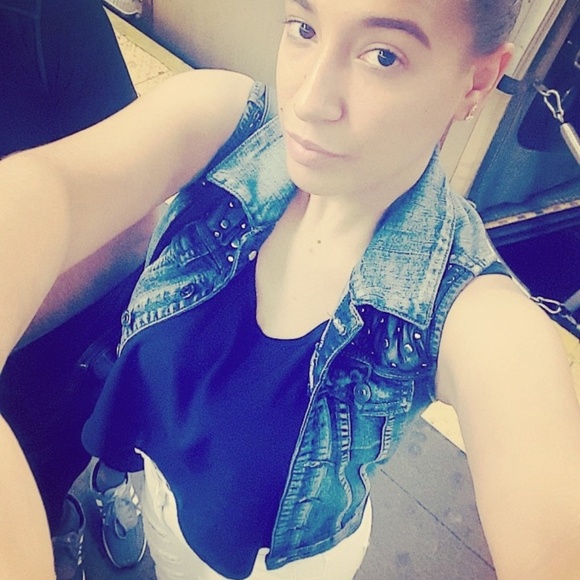 Vest - Picture 3 of 4